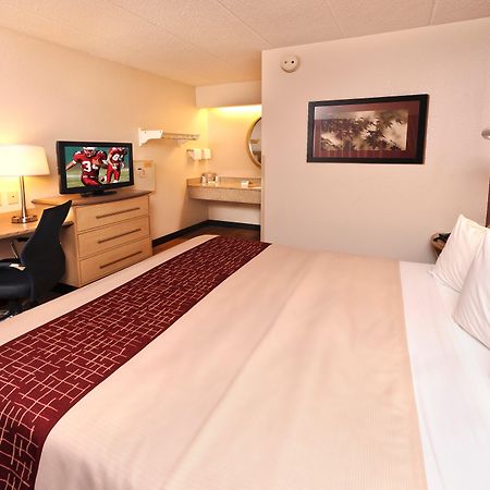Red Roof Inn Фэрмонт Экстерьер фото