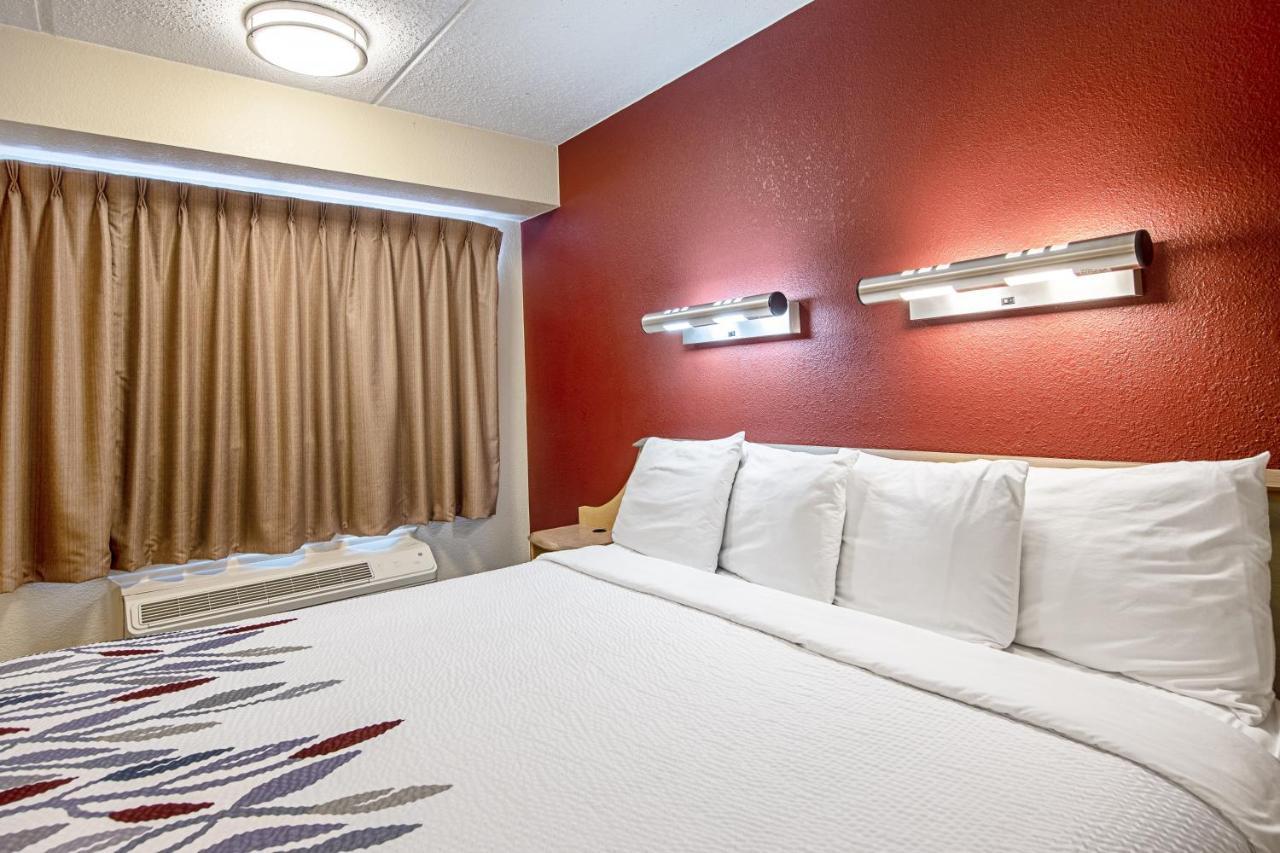 Red Roof Inn Фэрмонт Экстерьер фото