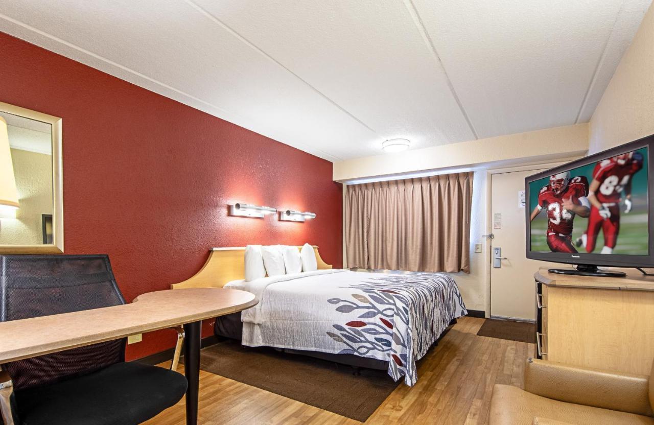 Red Roof Inn Фэрмонт Экстерьер фото