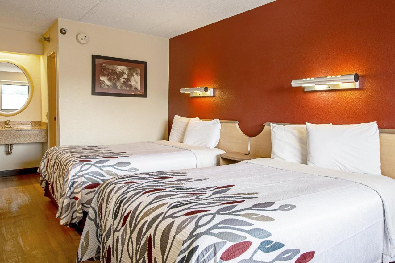 Red Roof Inn Фэрмонт Экстерьер фото
