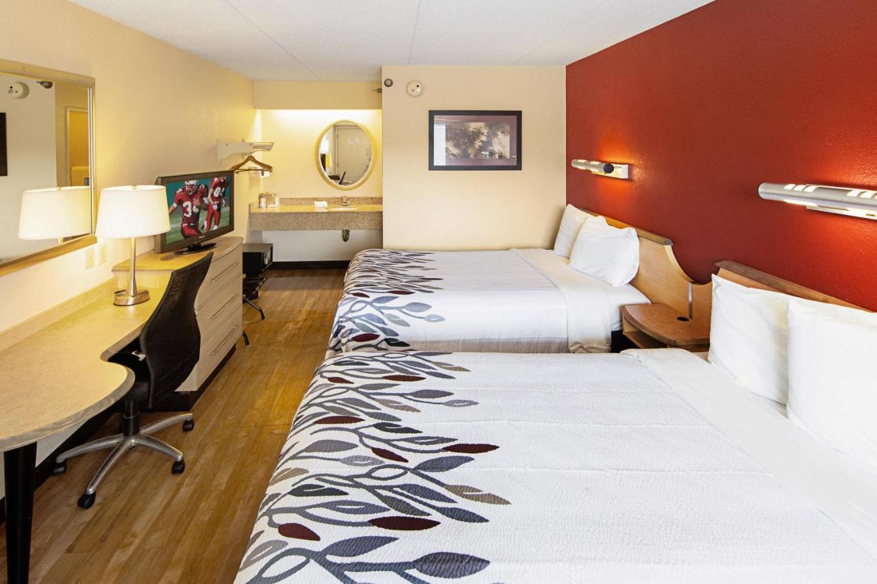 Red Roof Inn Фэрмонт Экстерьер фото