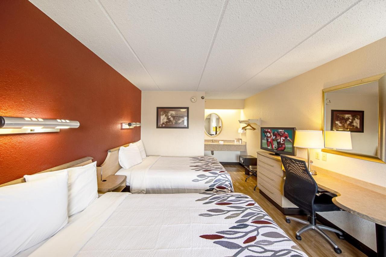 Red Roof Inn Фэрмонт Экстерьер фото