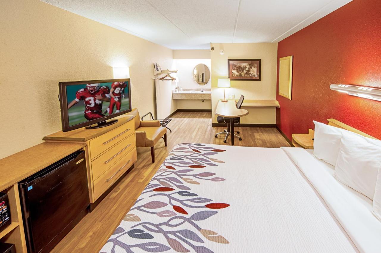 Red Roof Inn Фэрмонт Экстерьер фото
