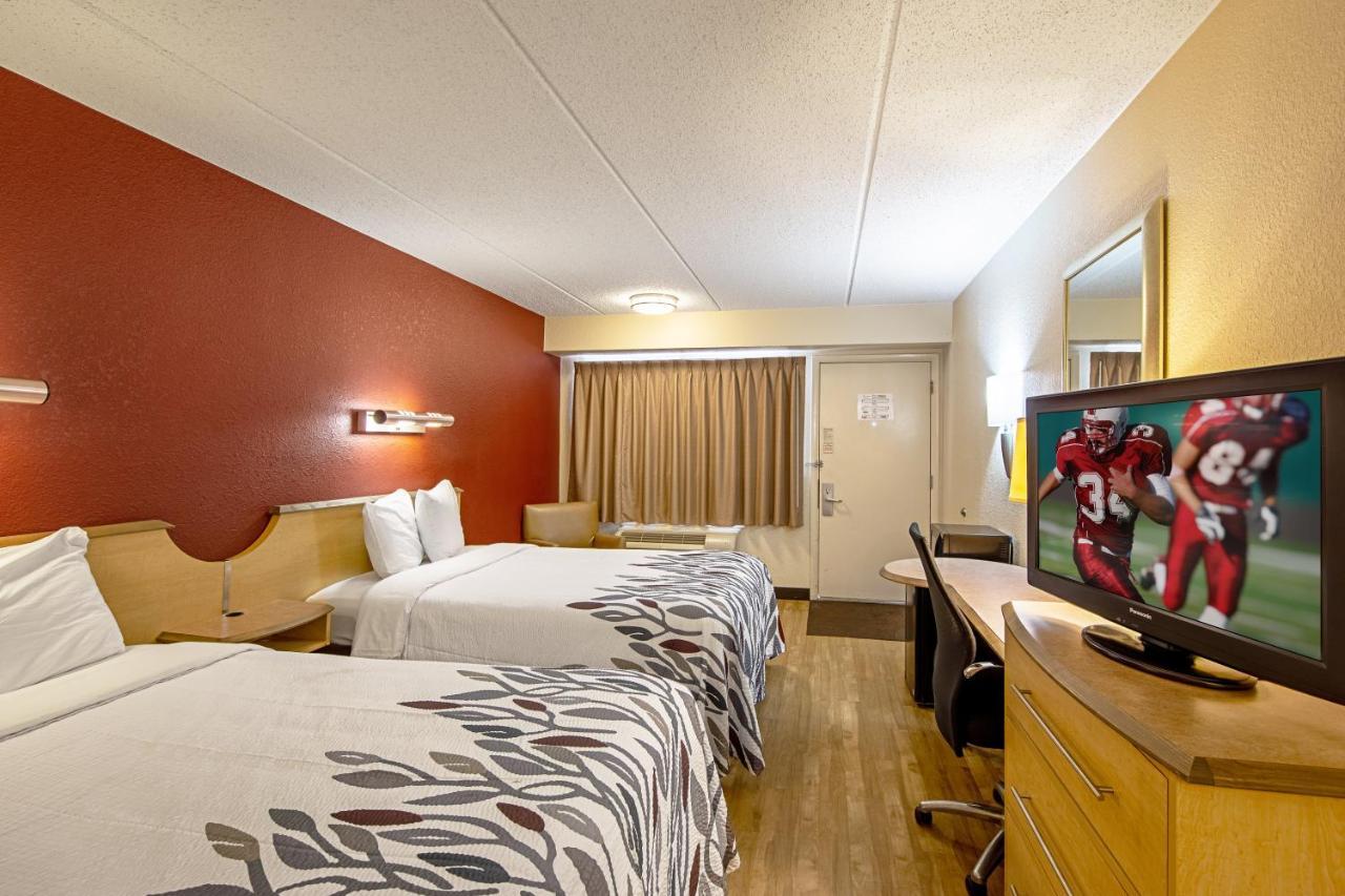 Red Roof Inn Фэрмонт Экстерьер фото