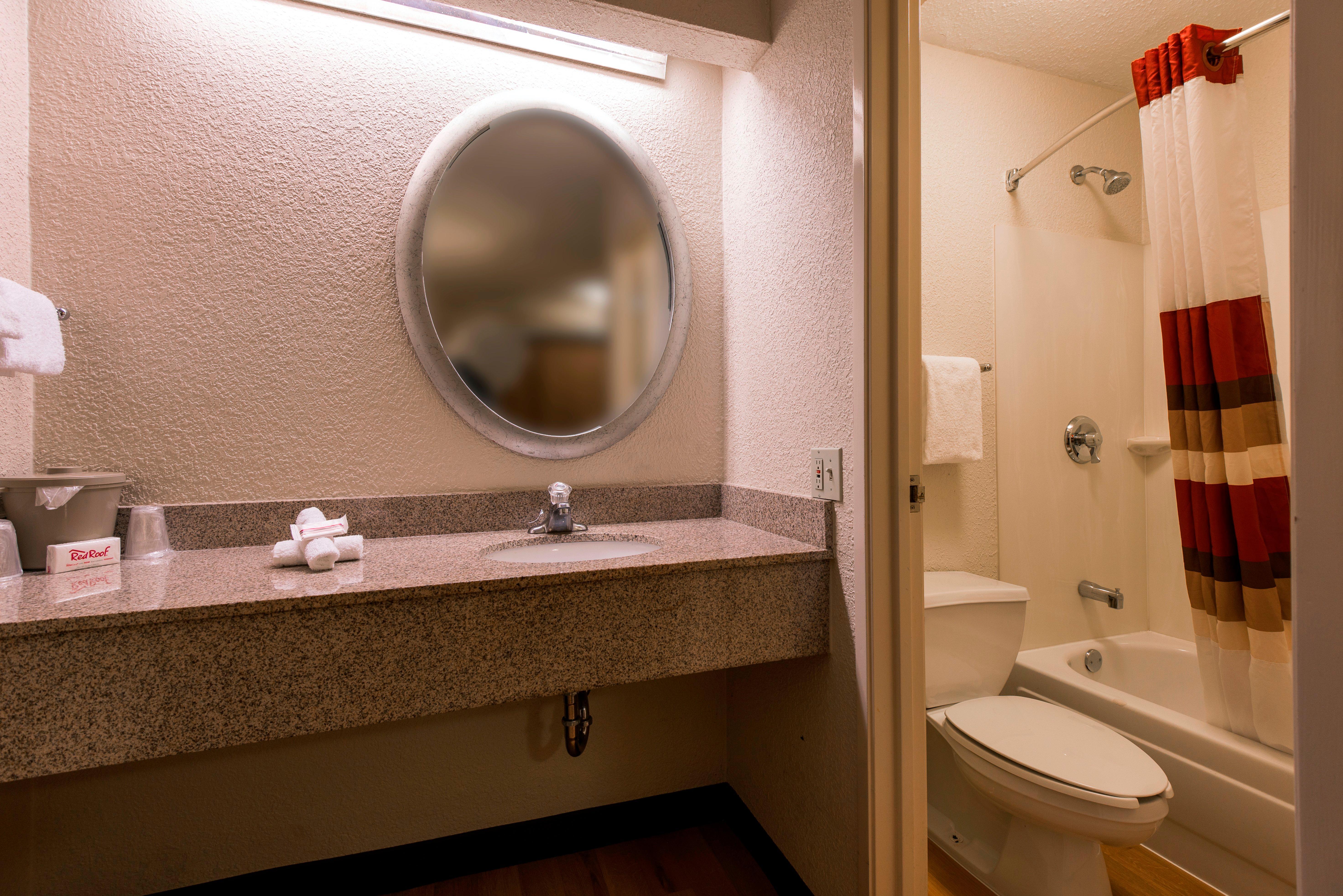 Red Roof Inn Фэрмонт Экстерьер фото