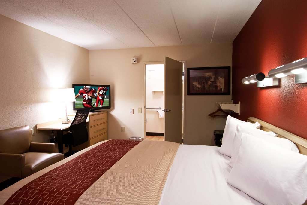 Red Roof Inn Фэрмонт Номер фото