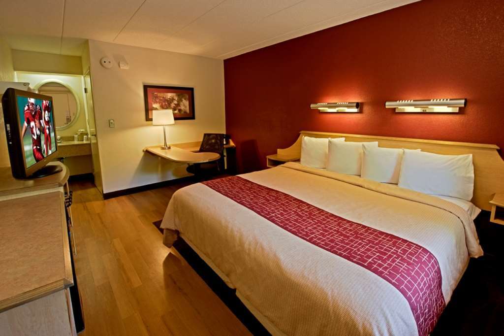 Red Roof Inn Фэрмонт Номер фото