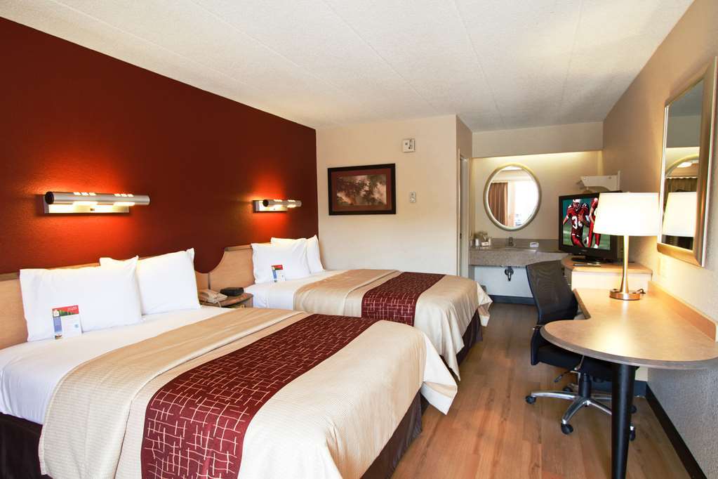 Red Roof Inn Фэрмонт Номер фото