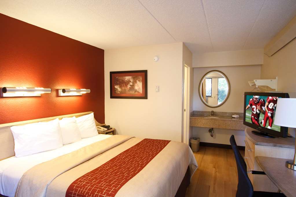 Red Roof Inn Фэрмонт Номер фото