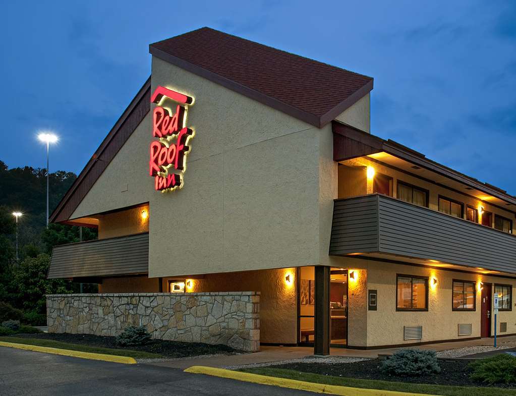 Red Roof Inn Фэрмонт Экстерьер фото