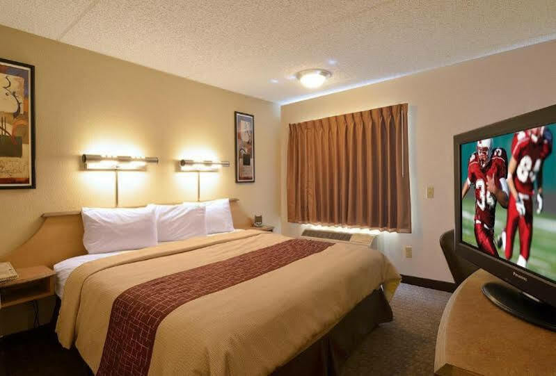 Red Roof Inn Фэрмонт Экстерьер фото