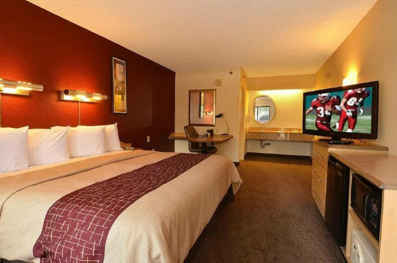 Red Roof Inn Фэрмонт Экстерьер фото
