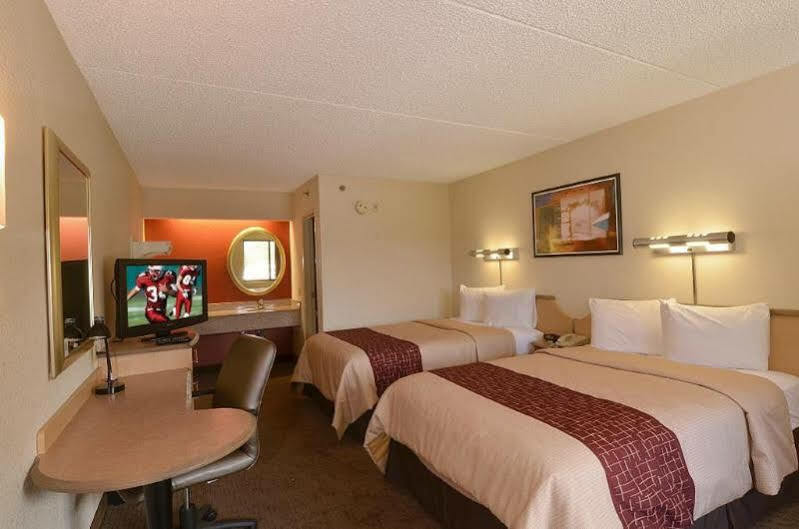Red Roof Inn Фэрмонт Экстерьер фото