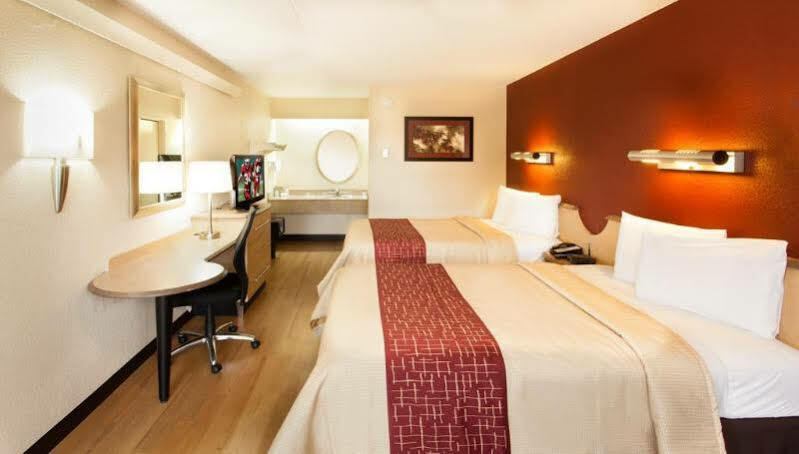 Red Roof Inn Фэрмонт Экстерьер фото